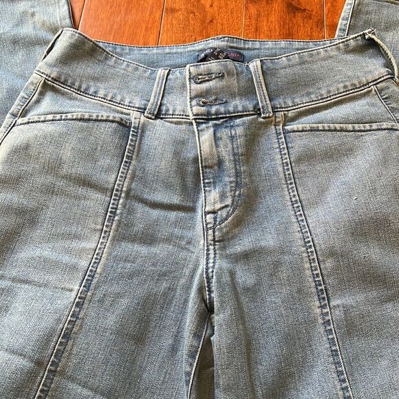 Issac Mizrahi Lives Light Blue Washed Denim Jeans - Picture 2 of 8